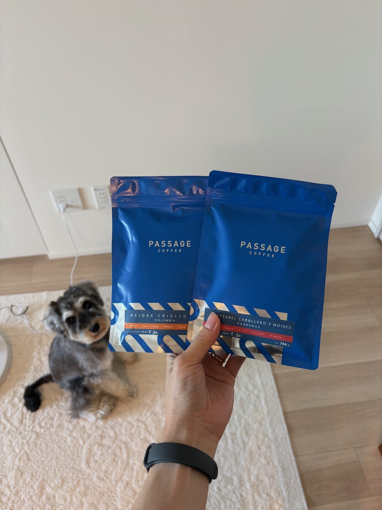 PASSAGE COFFEE の Neider Criollo と Marysabel Caballero y Moises のパッケージ